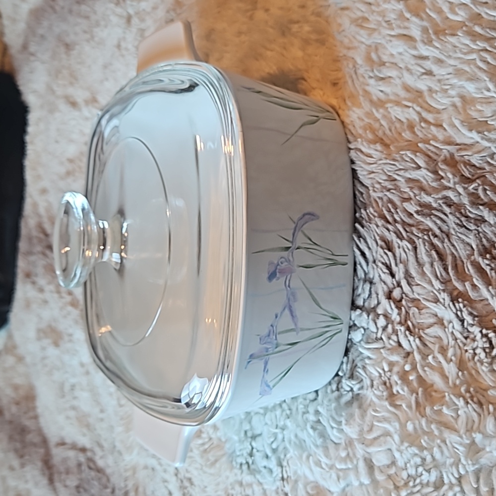 Corningware Iris Vintage Casserole Dish 1.5 liter with lid Retro